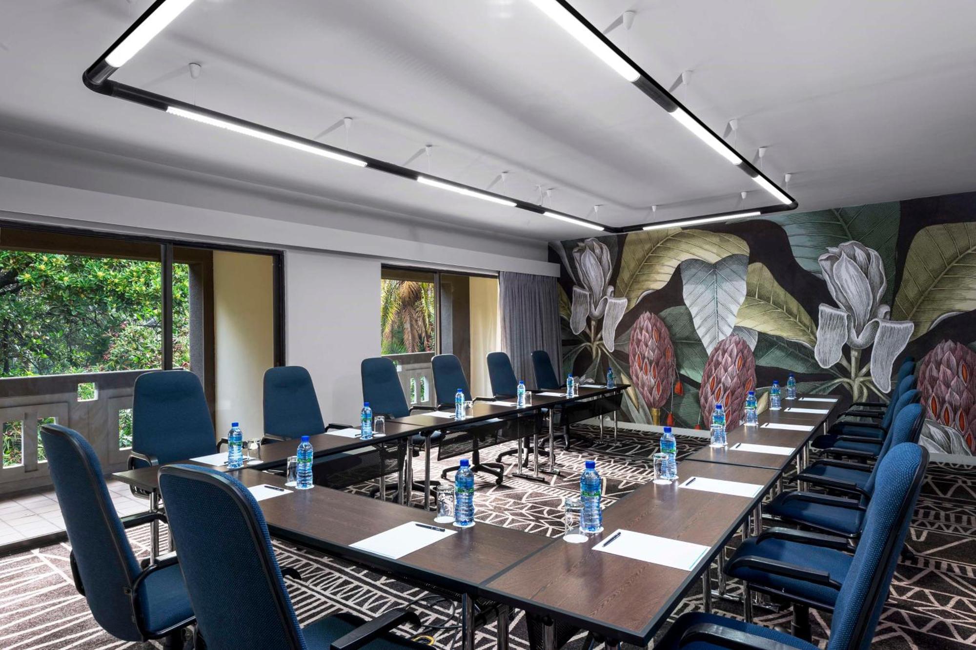 Hilton Addis Ababa Hotel Bagian luar foto