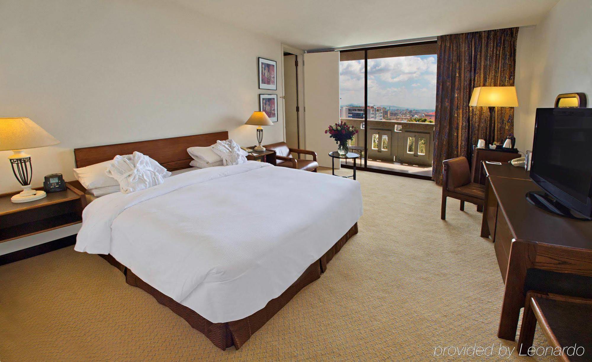 Hilton Addis Ababa Hotel Bagian luar foto